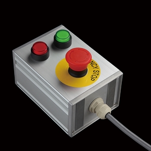 SBOX-105x80-照光式非常停止+押ボタン2点/オムロン製付-1m配線済